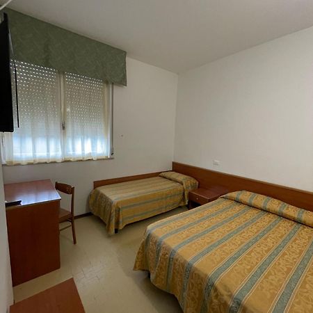 Hotel Zeus Lido di Classe Extérieur photo